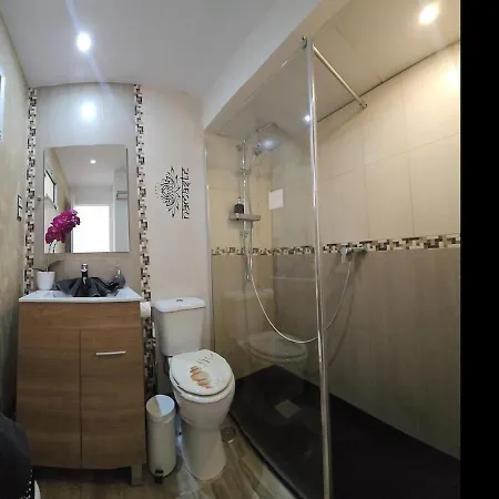 아파트 The Harmony Luxe Center With Free Private Parking And Seasonal Pool Free Wifi And Netflix By Namaste Elite 토레몰리노스