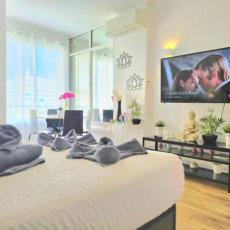 The Harmony Luxe Center With Free Private Parking And Seasonal Pool Free Wifi And Netflix By Namaste Elite