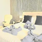 شقة The Harmony Luxe Center With Free Private Parking And Seasonal Pool Free Wifi And Netflix By Namaste Elite