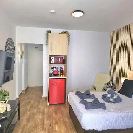 דירה The Harmony Luxe Center With Free Private Parking And Seasonal Pool Free Wifi And Netflix By Namaste Elite