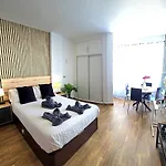 The Harmony Luxe Center With Free Private Parking And Seasonal Pool Free Wifi And Netflix By Namaste Elite Apartment