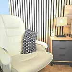Apartment The Harmony Luxe Center With Free Private Parking And Seasonal Pool Free Wifi And Netflix By Namaste Elite *