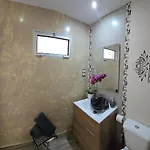 The Harmony Luxe Center With Free Private Parking And Seasonal Pool Free Wifi And Netflix By Namaste Elite Apartment