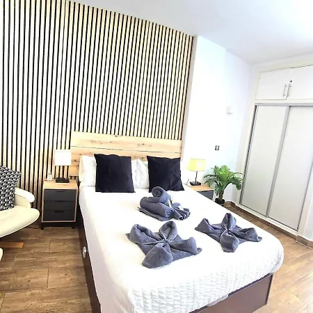 The Harmony Luxe Center With Free Private Parking And Seasonal Pool Free Wifi And Netflix By Namaste Elite Lejlighed