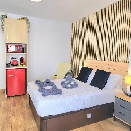 Lägenhet The Harmony Luxe Center With Free Private Parking And Seasonal Pool Free Wifi And Netflix By Namaste Elite Torremolinos