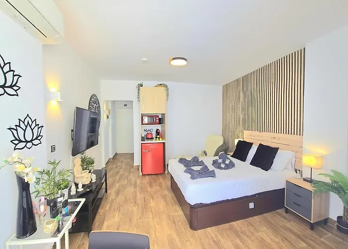 Appartement The Harmony Luxe Torremolinos City Center With Free Private Parking And Seasonal Pool Free Wifi And Netflix By Namaste Elite