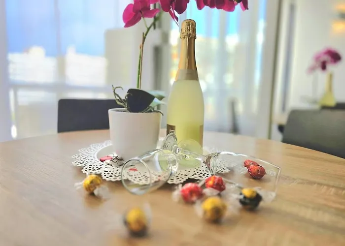 The Harmony Luxe Torremolinos City Center With Free Private Parking And Seasonal Pool Free Wifi And Netflix By Namaste Elite Apartamento