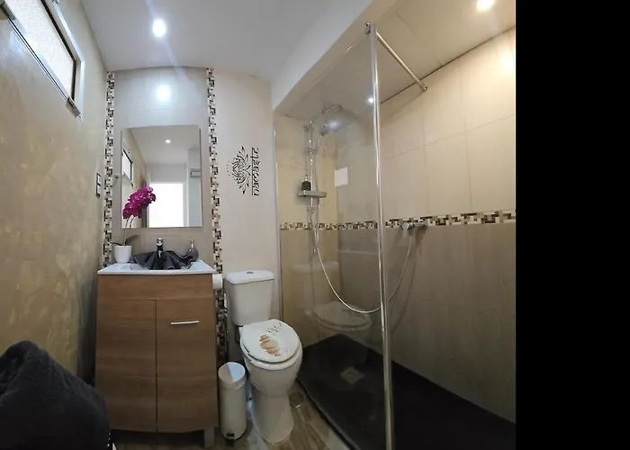 Apartamento The Harmony Luxe Torremolinos City Center With Free Private Parking And Seasonal Pool Free Wifi And Netflix By Namaste Elite Torremolinos