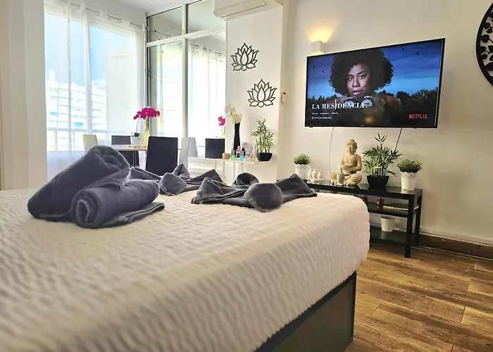 Apartamento The Harmony Luxe Torremolinos City Center With Free Private Parking And Seasonal Pool Free Wifi And Netflix By Namaste Elite