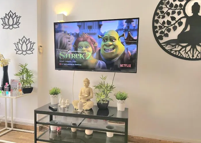 Apartamento The Harmony Luxe Torremolinos City Center With Free Private Parking And Seasonal Pool Free Wifi And Netflix By Namaste Elite Torremolinos