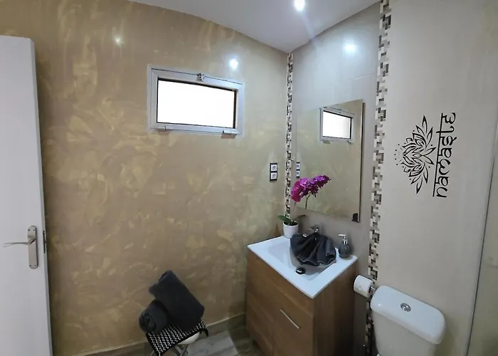 The Harmony Luxe Torremolinos City Center With Free Private Parking And Seasonal Pool Free Wifi And Netflix By Namaste Elite Apartamento