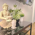 The Harmony Luxe Center With Free Private Parking And Seasonal Pool Free Wifi And Netflix By Namaste Elite Апартаменти *