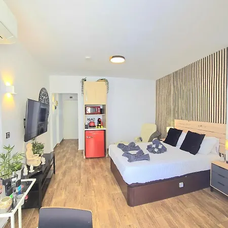 Апартаменти The Harmony Luxe Center With Free Private Parking And Seasonal Pool Free Wifi And Netflix By Namaste Elite