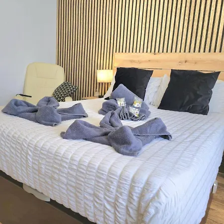 Апартаменти The Harmony Luxe Center With Free Private Parking And Seasonal Pool Free Wifi And Netflix By Namaste Elite Торремолінос