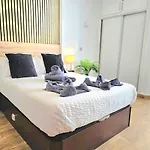 The Harmony Luxe Center With Free Private Parking And Seasonal Pool Free Wifi And Netflix By Namaste Elite טורמולינוס